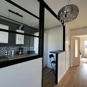  Appartement T2 Lumineux Refais A Neuf Avec Parking ! France